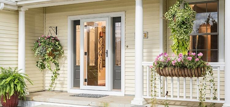 screen door installation in Willowbrook
